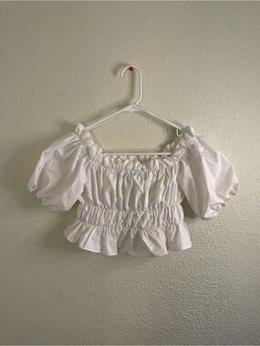 Vigoss White Smocked Off-Shoulder Puff Sleeve Crop Top